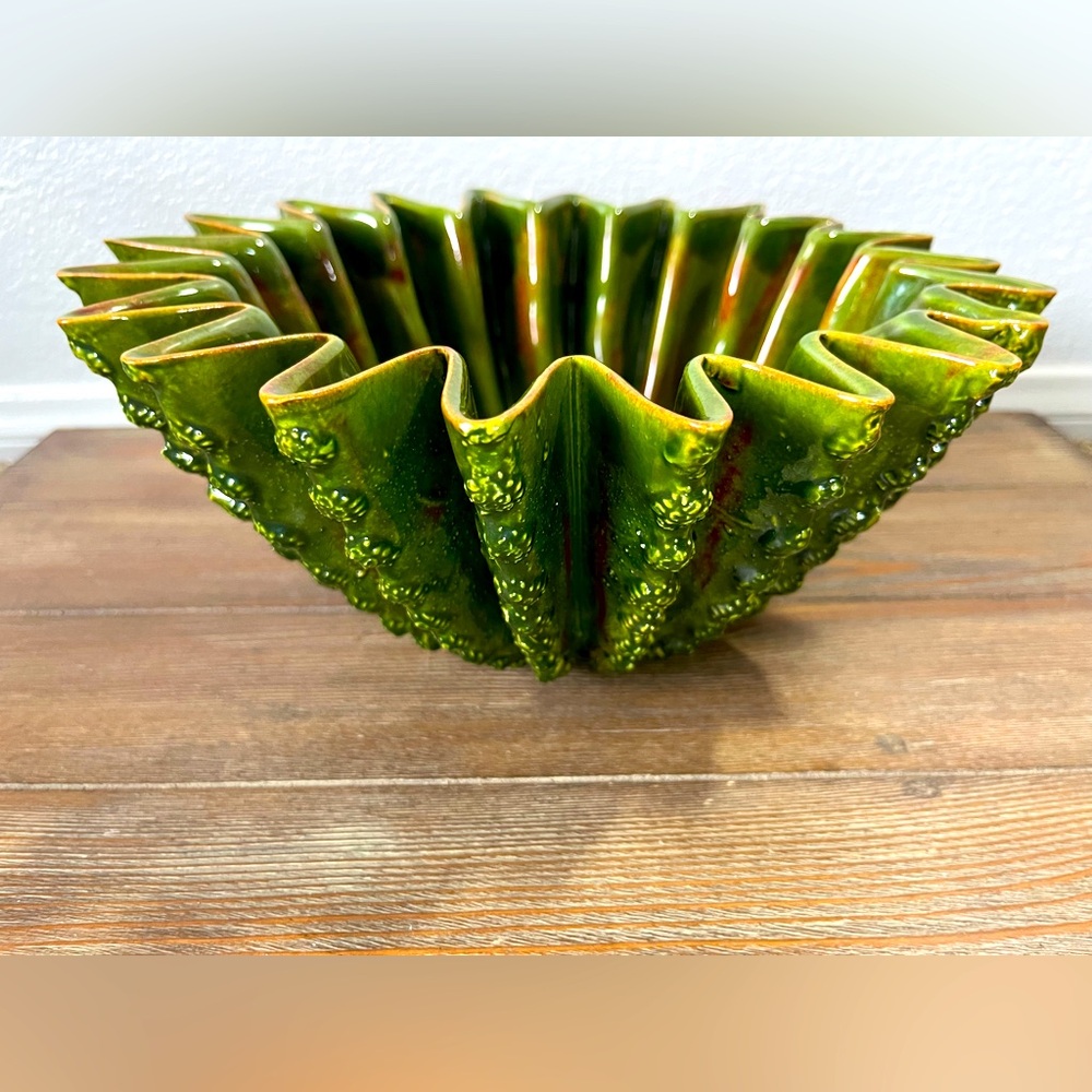 Vintage Studio Pottery Fluted Zigzag Bowl Green/Red-Orange. Stunning! Textured